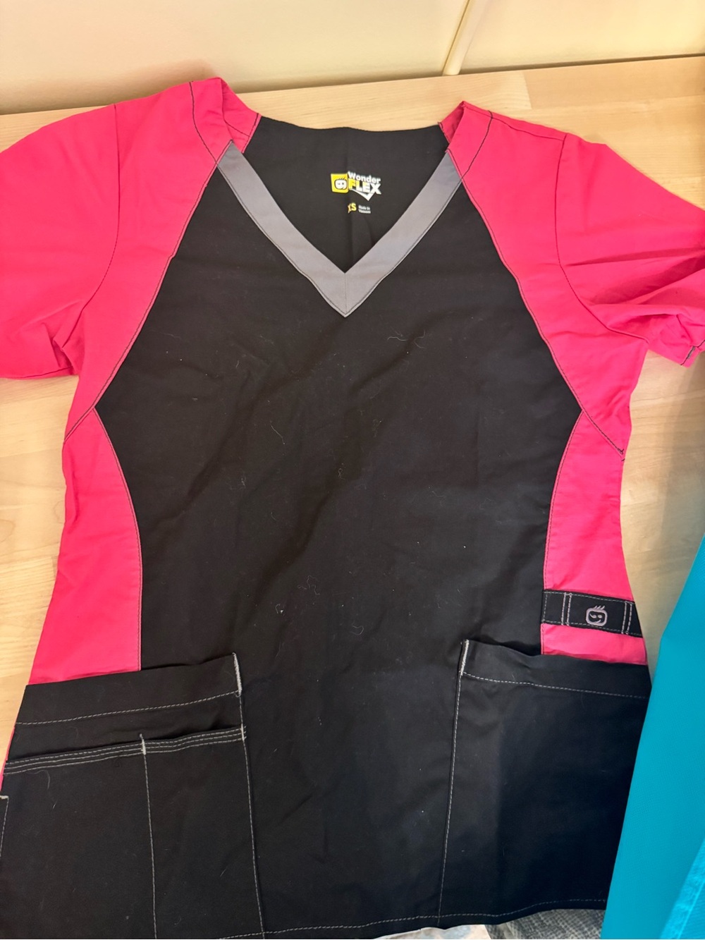 WonderWink Black and Hot Pink V‑Neck Short Sleeve Medical Scrub Top